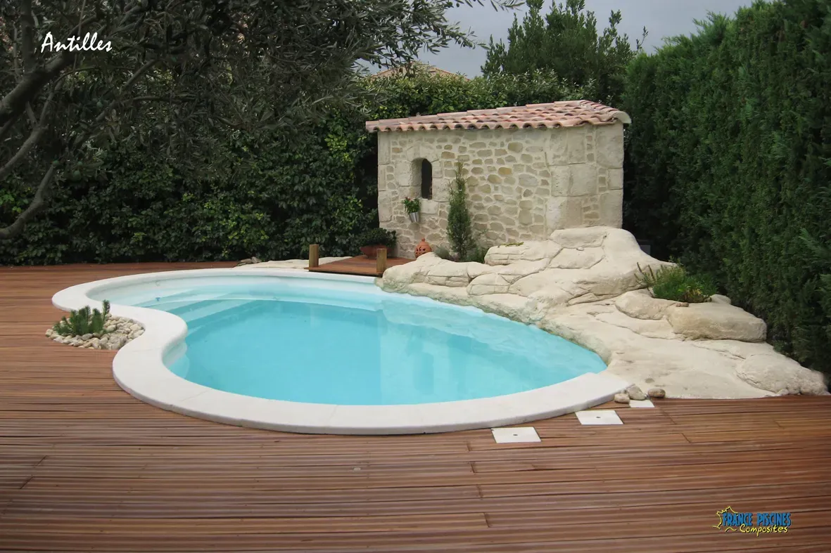 Antilles : piscine élégante et durable pour un espace extérieur raffiné - Mcr Piscines et Spas, Vestric et Candiac