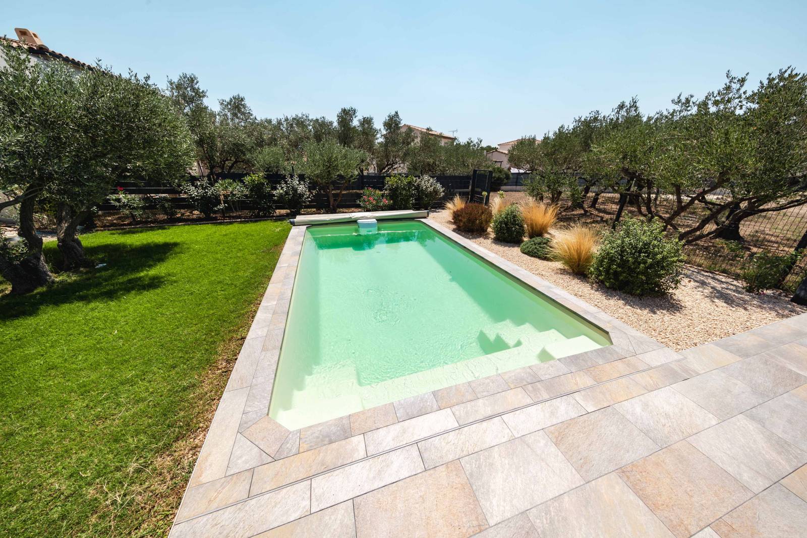 Constructeur de piscine traditionnelle en béton système cofreco à Alès dans les Cévennes 30