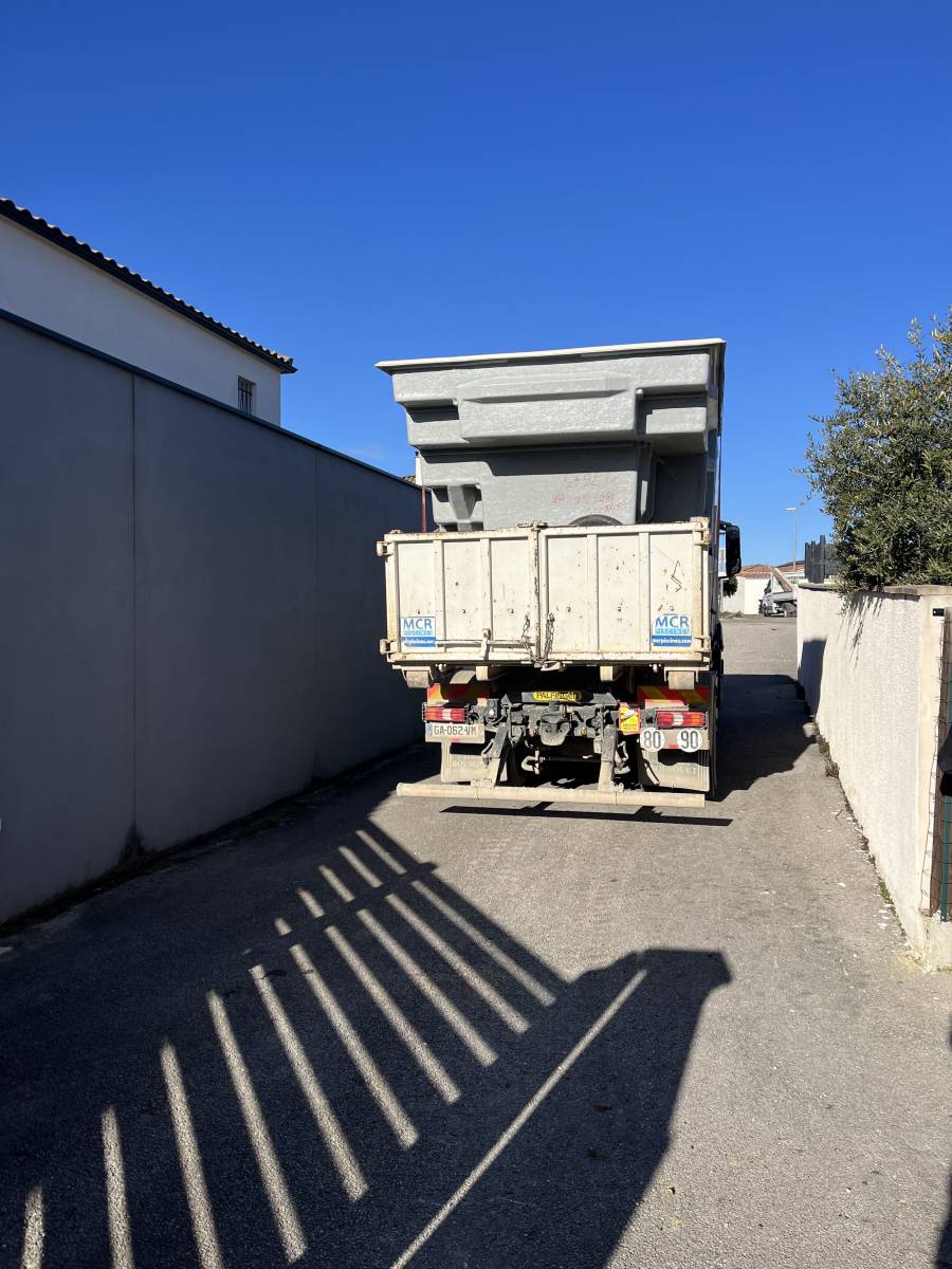 Installation d'une piscine France Piscines modèle Wallis à Saint-Beauzély