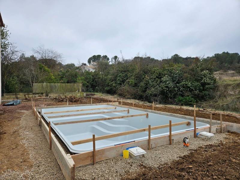 MCR Piscines : expertise dans l’installation de piscines complexes