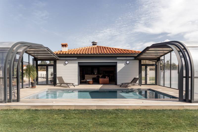 Abris hauts de piscines : confort et élégance toute l'année