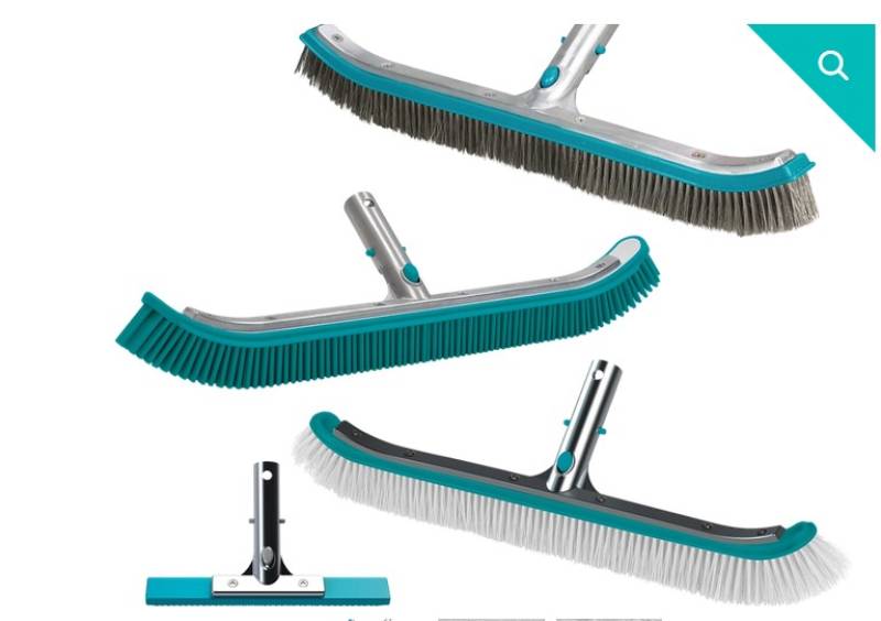 Brosse de nettoyage pour piscine - Mcr Piscines et Spas Caissargues 