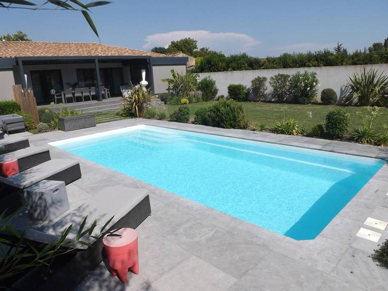 Bali : piscine élégante et fonctionnelle pour un espace extérieur paradisiaque - Mcr Piscines et Spas, Vestric et Candiac