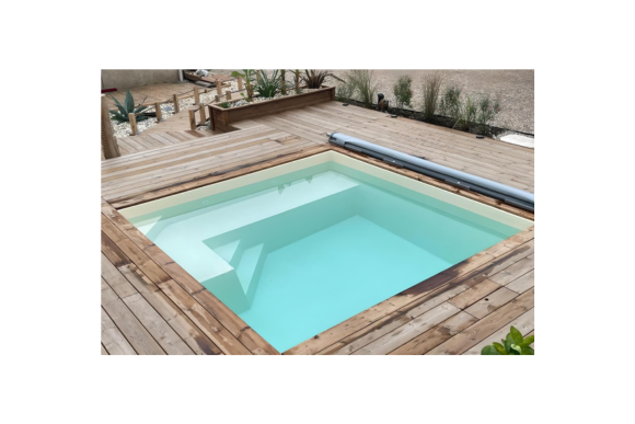 CARNAU par Éternelle Piscine : une piscine compacte adaptée à vos besoins - Mcr Piscines et Spas, Nîmes