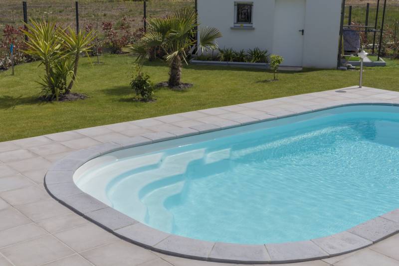 Piscine Maui : design tropical et qualité supérieure pour votre jardin - Mcr Piscines et Spas, Caissargues