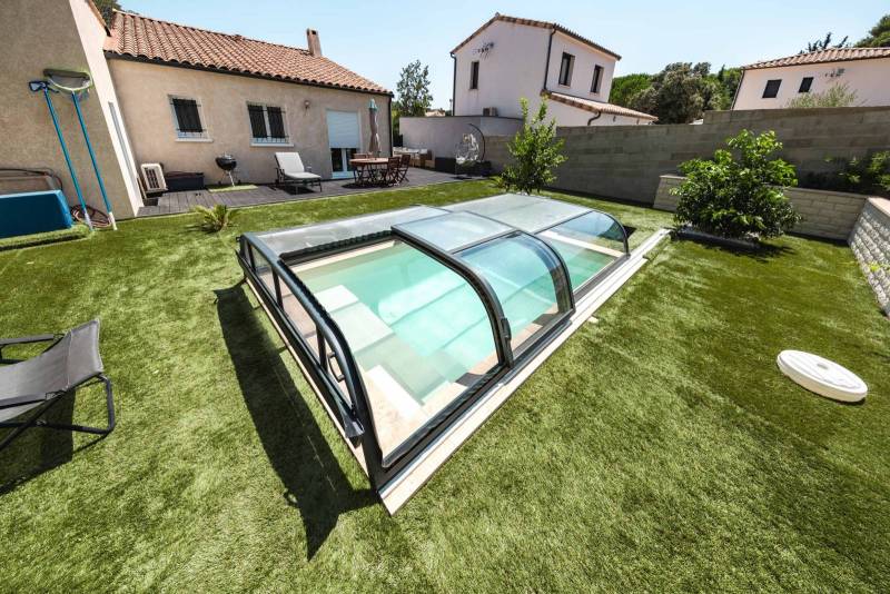 Abris bas piscines : un design minimaliste pour une sécurité maximal - Mcr Piscines et Spas Vestric et Candiac  