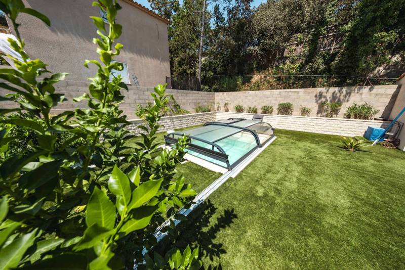 Abris bas de piscine : solution compacte et efficace - Mcr Piscines et Spas Caissargues 