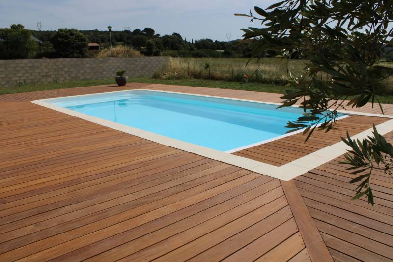 Piscine coque polyester Manaé rectangulaire avec couverture automatique intégrée - Mcr Piscines et Spas, Caissargues