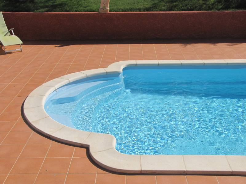 Piscine Capri : alliez confort et qualité pour votre plaisir aquatique - Mcr Piscines et Spas, Vergèze