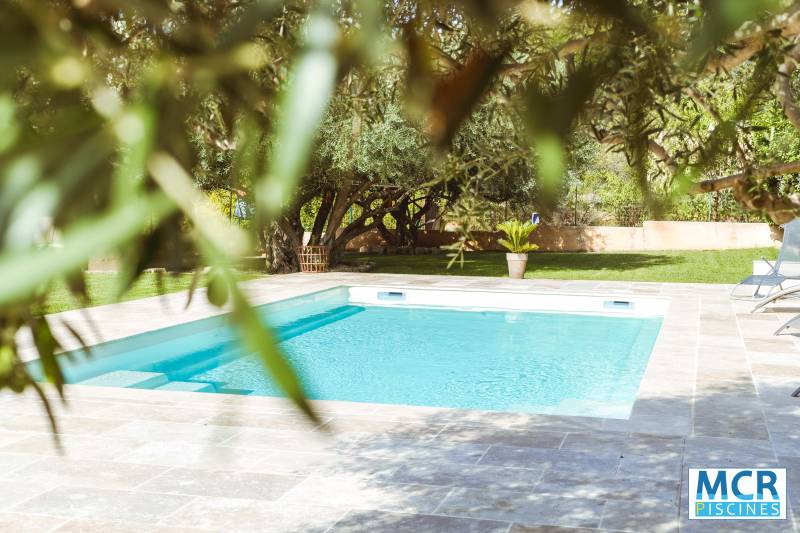 Pose piscine coque RAIATEA à Beauvoisin, près de Lunel. - MCR Piscines et Spas - Gard