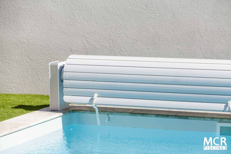 Volet roulant automatique hors sol Sveltea : sécurité et élégance pour votre piscine - Mcr Piscines et Spas Gard