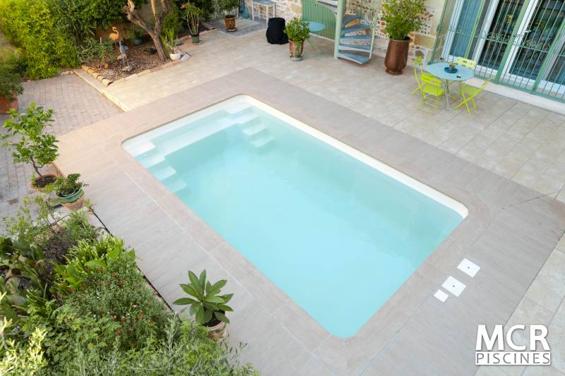 Installation d’une piscine coque polyester BAHAMAS à Beauvoisin dans le Gard