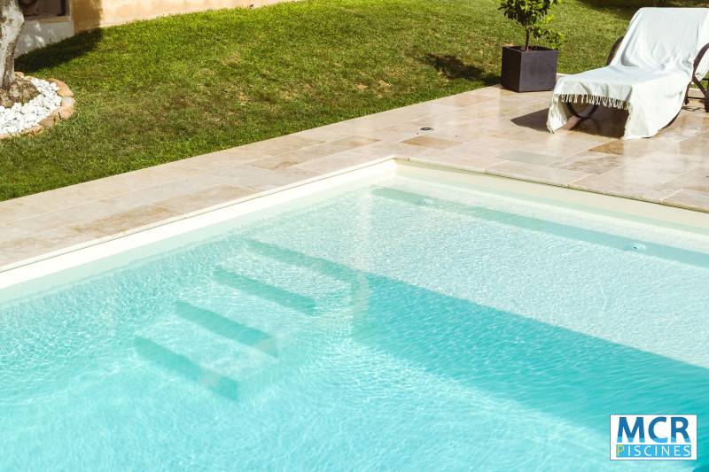 Samoa : piscine pratique et esthétique pour transformer votre jardin - Mcr Piscines et Spas, Gard