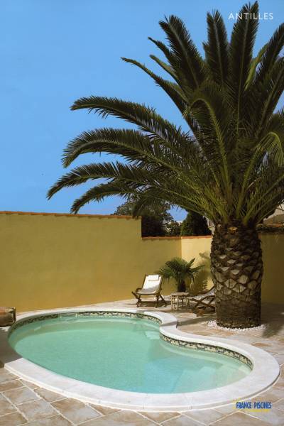 Piscine coque polyester modèle Seychelles à Vergèze – Une touche d'élégance avec son design ovale