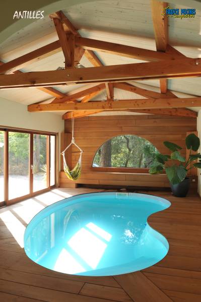 Piscine coque polyester modèle Seychelles à Nîmes – Élégance et design ovale pour sublimer votre jardin