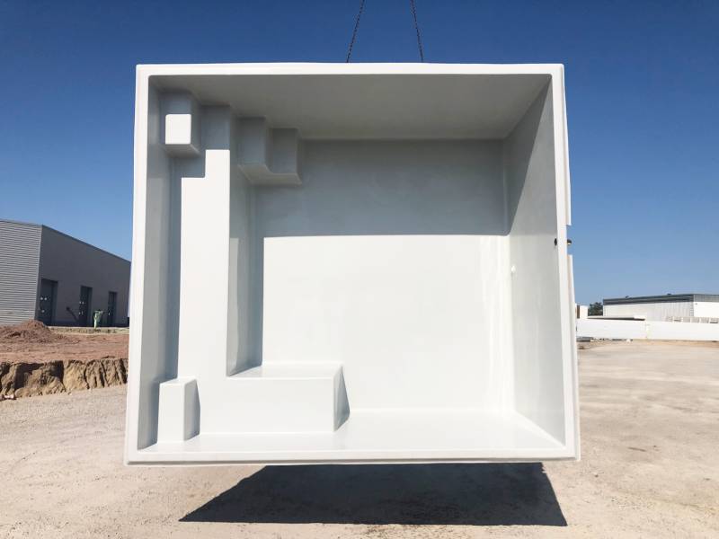 Piscine coque polyester modèle Palma à Lunel – Mini-piscine carrée avec plagette pour une détente optimale